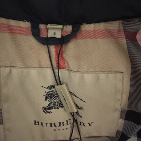 Burberry Black Belted Down Puffer Coat – Size S - Picture 4 of 6